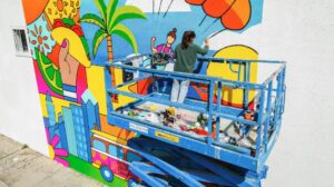 Hanna Gundrum painting a mural in Chicago